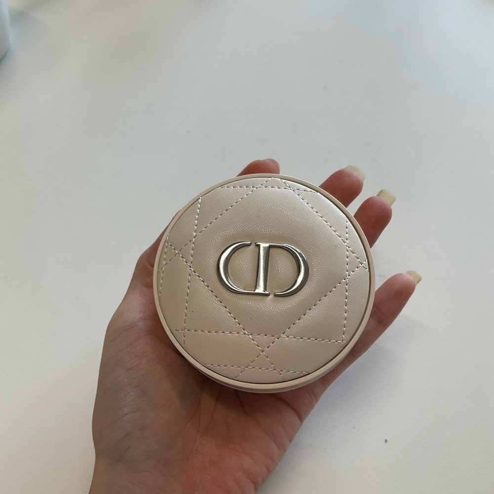 Dior cushion powder light shade - Picture 6 of 9